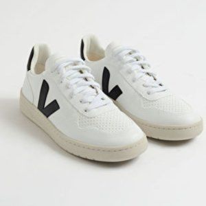 Veja V-10 Vegan Sneakers Black and White Size 10 (41)